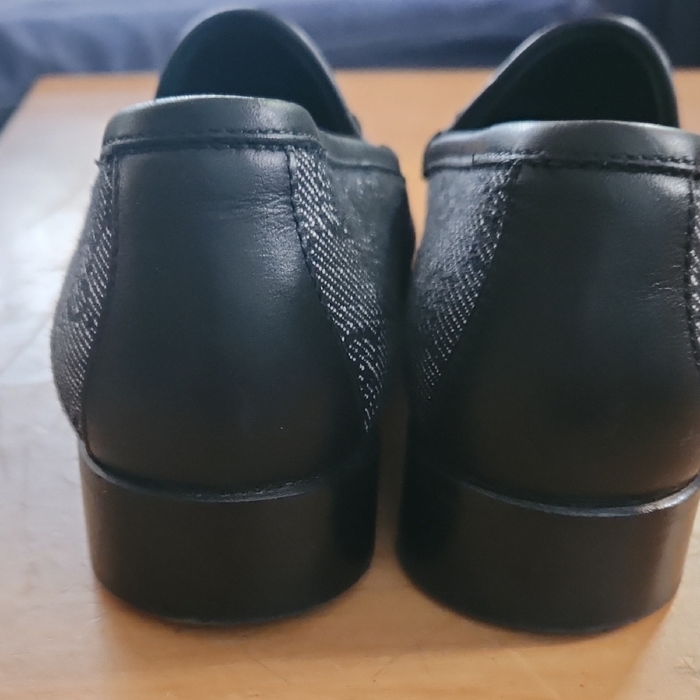 Gucci Black Loafers with Silver Accents - Picture 5 of 5